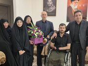 رئیس سازمان ثبت اسناد و املاک کشور با خانواده جانباز جنگ رمضان دیدار کرد