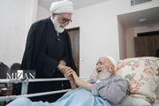 تولیت آستان قدس به نمایندگی از رهبر انقلاب از حجت‌الاسلام‌والمسلمین راشد یزدی عیادت کرد