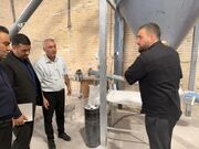 بازدید دادستان ابرکوه از کارخانه کویر فسفات بخش بهمن در پی مطالبه مردمی