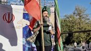 پاسداشت روز پرچم با شعرخوانی شاعران در چهارراه ولیعصر (عج) تهران