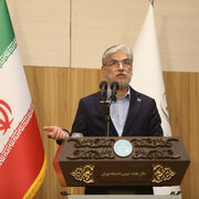 در مناقشه‌ی تقدم و تاخرِ توسعه اقتصادی یا سیاسی و دوگانه عدالت یا آزادی از آبادانی جامانده‌ایم / اگر تاریخ را نه با حسرت و نه با نفرت روایت کنیم مجالی برای اسطوره‌سازی‌های تحریف‌آمیز باقی نمی‌ماند / باید به نشانه‌شناسی و درمانگری علم اعتماد کرد