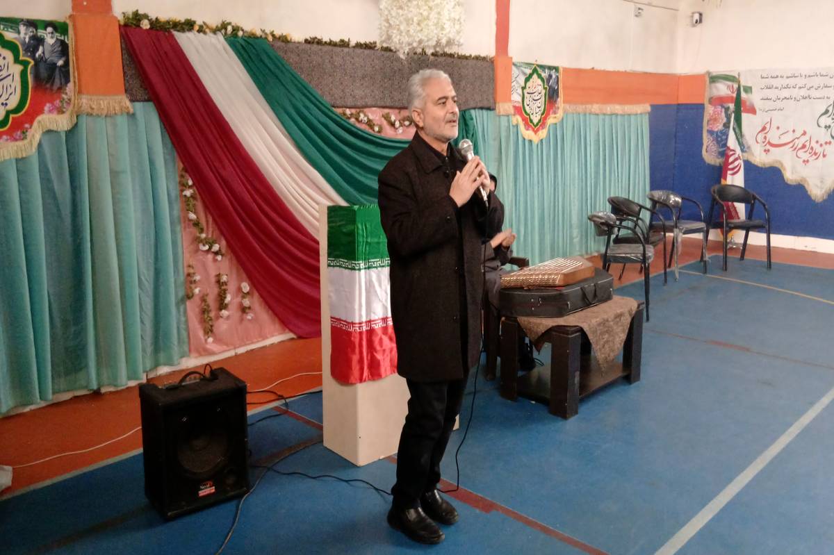 آینده ایران را دانش‌آموزان می‌سازند