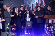 چله‌نشینی اهالی هنر برای اکبر عبدی؛ رونمایی از تندیس مرد هزارچهره سینمای ایران در شبی ماندگار