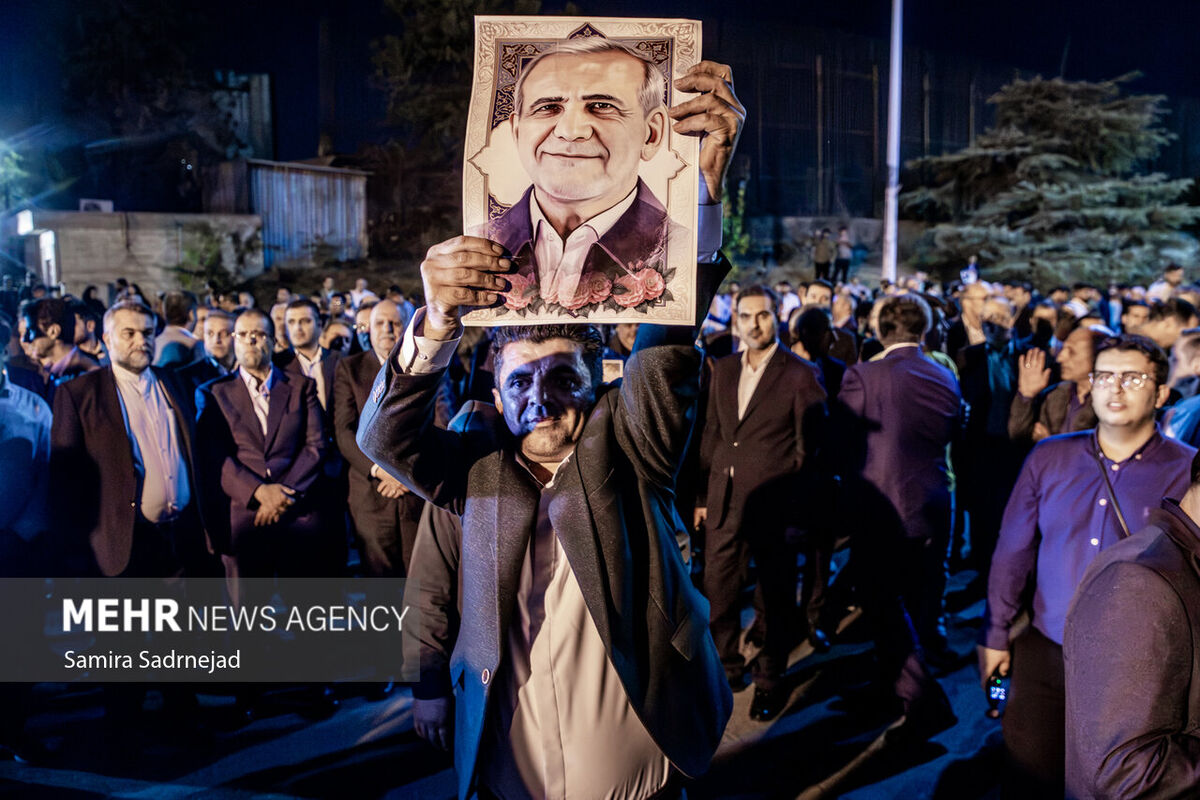 بازگشت پزشکیان از نیویورک؛ تأکید بر دفاع از عزت ملی در مهرآباد