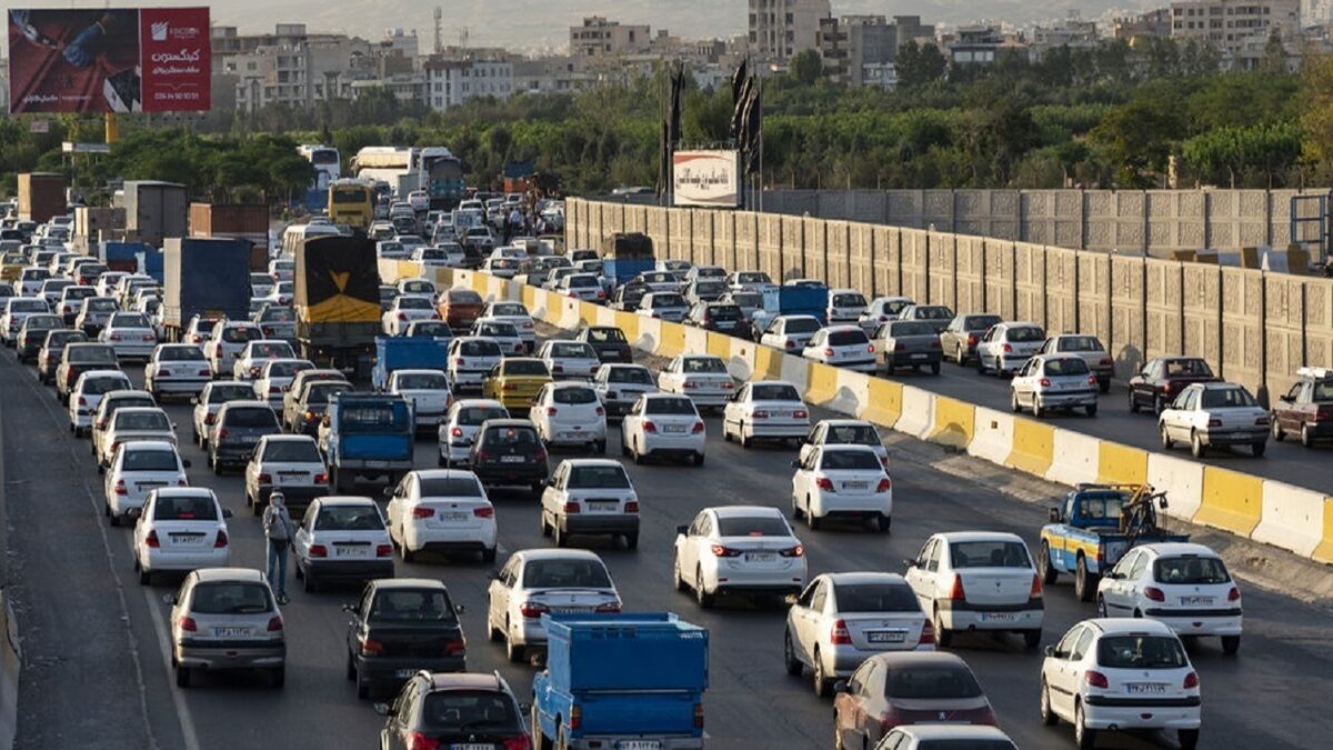 ترافیک نیمهسنگین در مسیر قزوین - کرج - تهران / بارش باران در گیلان