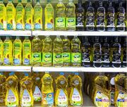 رئیس اتحادیه بنکداران مواد غذایی: کمبود روغن به دلیل نبود مواد اولیه/ فروش دوفاکتوری از درب کارخانجات