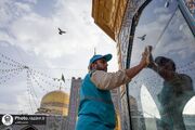 پهنه حرم مطهر رضوی با تلاش صدها نیروی خدماتی به‌صورت مستمر تنظیف می‌شود