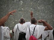 انجام نخستین مرحله رمی جمرات در سرزمین مِنا