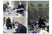 روایت مردی که ۶ سال است کفش‌های زائران را با واکسِ مهربانی برق می‌اندازد