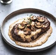 طرز تهیه سس قارچ برای استیک؛ خامه‌ای، غلیظ و رستورانی