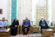 دیدار تولیت آستان قدس رضوی با خانواده اسدزاده بخشایش؛ خانواده ۱۱ شهید جنگ رمضان