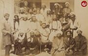 عکس/ درویش‌ها در حیاط یک خانه در دوران قاجار