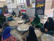 روایت جهاد زنانه پای تنور نان؛ بانوان روستا پای کار وطن آمدند