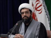 انقلاب اسلامی با دین و دانش، بنیاد تمدن غرب را زیر سؤال برده است