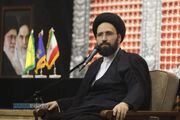 هرکس بخواهد برای صلح و دوستی با آمریکا مذاکره کند، خائن است