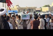 پیکر شهید مرتضی هرمزی صیاد اهل‌سنت هرمزگان در بندرکوهستک تشییع شد