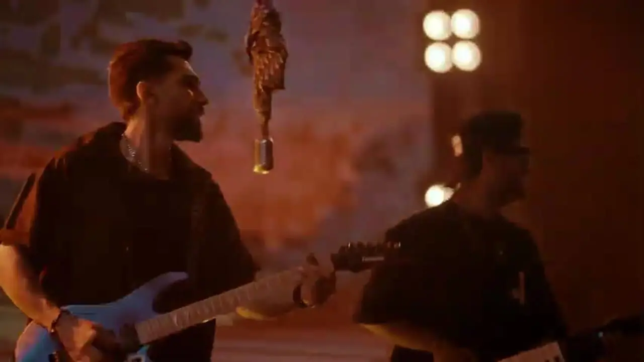 دانلود اجرای باشکوه زنده آهنگ حالا هی از آرمین زارعی + موزیک ویدیو لایو کنسرت