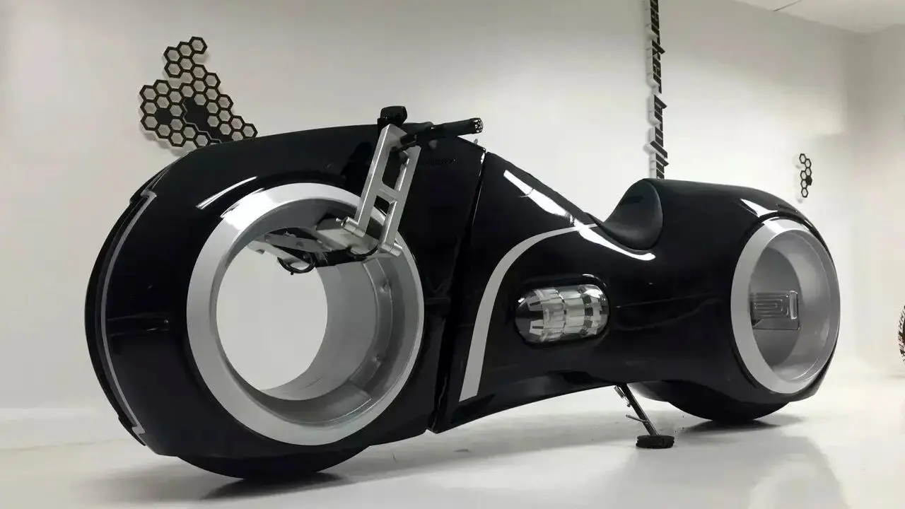 مشتاقان موتورسیکلت، این مدل تخیلی به حراج گذاشته می شود!