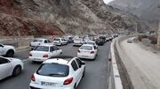 ترافیک سنگین در محورهای منتهی به تهران / بارش باران و مه‌گرفتگی در جاده‌های شمالی