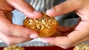 طرز تهیه کوکی گردو نارگیل بدون شکر + فیلم