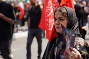 تهران در سوگ خورشید/ طوفان مشت‌ها در بدرقه آقای شهید ایران + عکس و فیلم