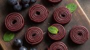 طرز تهیه لواشک انگور خانگی بدون مواد نگهدارنده؛ خوشمزه و طبیعی