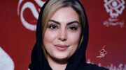 نگاهی به خانه منحصربفرد نیلوفر شهیدی با چیدمان نخل زینتی، شمعدان های پایه بلند، مبلمان مدرن کج و معوج، و فرش دستبافت ایرانی دیوار های سه بعدی / نمایشی از شکوه و اصالت ایران