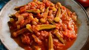 طرز تهیه ترشی بامیه با پوره گوجه‌ فرنگی؛ خوشرنگ، ترد و خوش‌ طعم