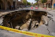 وسعت فرونشست اصفهان در دو سال اخیر ۲۰ درصد افزایش یافت / رسیدن مرز فروریزش‌ ها به میدان نقش جهان و ابنیه‌های تاریخی/ تا فاجعه بزرگ رخ ندهد، اقدام موثر صورت نمی گیرد! + فیلم
