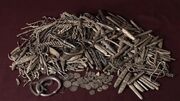 کشف بزرگ‌ ترین گنجینه نقره در حیاط خانه