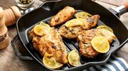 مرغ لیمویی با پنیر؛ دستور یک غذای ساده و شیک برای مهمانی