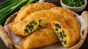 شام فوری با ۳ ماده اصلی؛ طرز تهیه پیراشکی پیازچه و تخم مرغ
