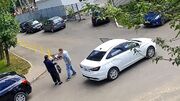 فیلم کتک‌ زدن زن وسط خیابان به خاطر عبور نکردن از خط عابر