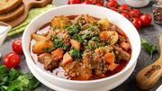 آبگوشت عدس؛ یک غذای سنتی خوشمزه که در روزهای سرد می‌ چسبد
