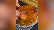 فیلم طرز تهیه ماکارونی با ته دیگ طلایی و خوشمزه؛ یک غذای محبوب برای سفره ایرانی