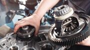 علت تقه و زوزه گیربکس چیست؟ / اشتباهی که گیربکس را خراب می‌کند