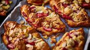طرز تهیه کیک کروسان با توت‌ فرنگی؛ یک دسر متفاوت و مجلسی