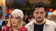 فیلم / خودنمایی همسر امیرحسین قیاسی با نمایش زیورآلاتش / خانمی با دو دست اضافه برای نمایش طلاهایش