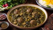 طرز تهیه خورشت کاهو مجلسی؛ خورشتی خوش‌ عطر و متفاوت