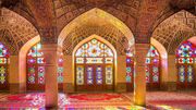 جادوی شیشه‌ های رنگی مسجد نصیرالملک شیراز / فیلم و عکس