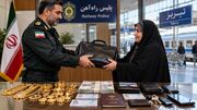 بازگشت 234 گرم طلای گمشده به صاحبش با امانت‌داری پلیس تبریز + فیلم