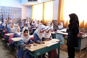 افزایش فوق‌العاده معلمان به ۴ میلیون تومان