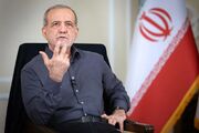 پزشکیان: هر زمان می‌خواهیم کاری انجام دهیم، می‌گویند فعلاً دست نگه دارید/ چه زمانی باید دست بزنیم؟ زمانی که خودمان غرق شدیم