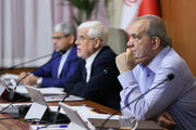 برخی افراد و نهاد‌های حاکم ظاهراً اصلاً چیزی به اسم "جامعه" را به رسمیت نمی‌شناسند
