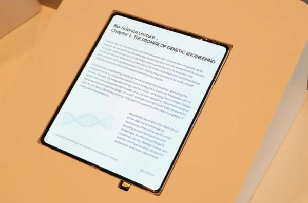 رونمایی سامسونگ از اولین نمایشگر تاشو بدون چین‌خوردگی سامسونگ در نمایشگاه CES 2026