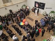 مراسم تشییع پیکر بیتا فرهی برگزار شد/ داریوش فرهنگ: کار ما این شده که به جای زندگی از مرگ سخن بگوییم