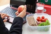 خوراکی‌های مناسب پشت میز نشین‌ها