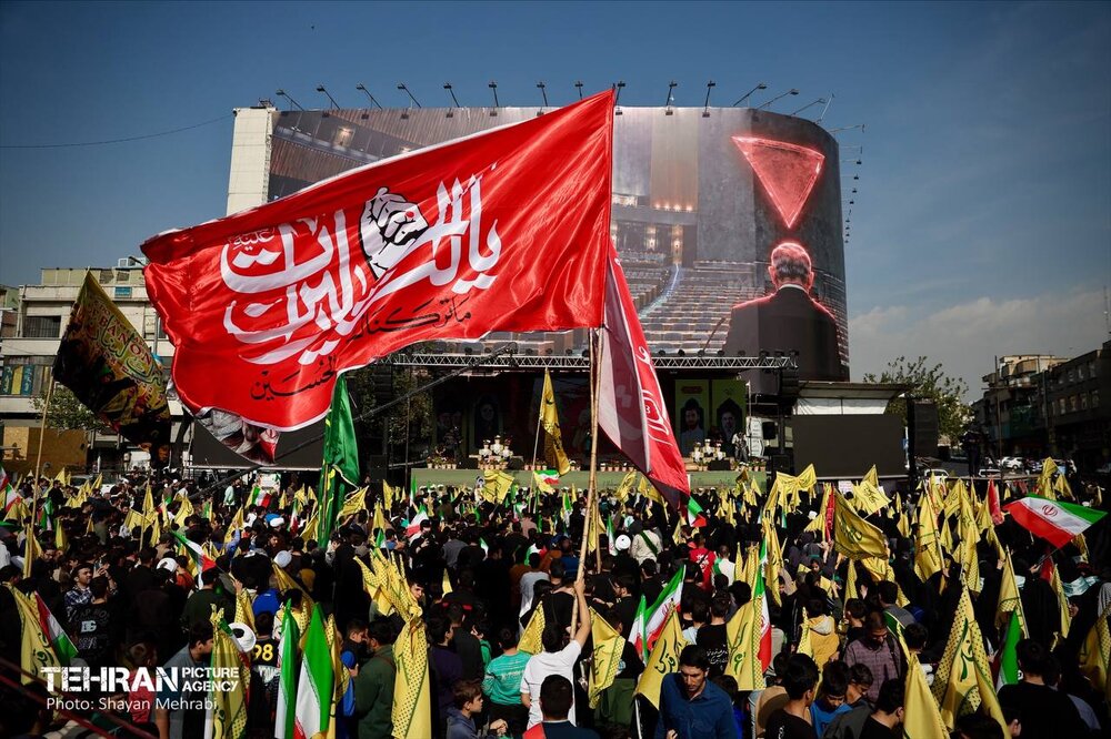 اجتماع بزرگ نوجوانان آرمانی در میدان انقلاب؛ طنین حماسه و شور نوجوانی در چهارمین سالگرد شهادت شهید علی‌وردی