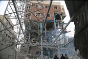 نوزادی که زیر سایه جنگ و آوار قد کشید