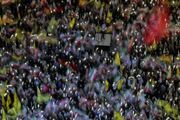 تجمع خیابانی در شبی که اسرائیل و ایران به مواضع یکدیگر حمله کردند + عکس